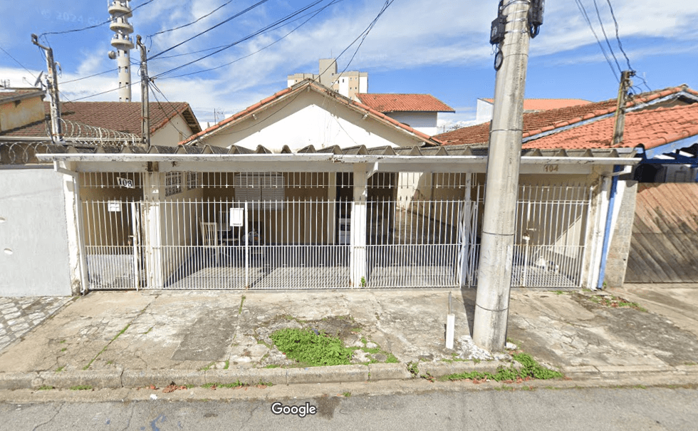 Casa em leilão em Taubaté - SP — LOTE 1: Casa com 250 m² - Vila Areao - (02)