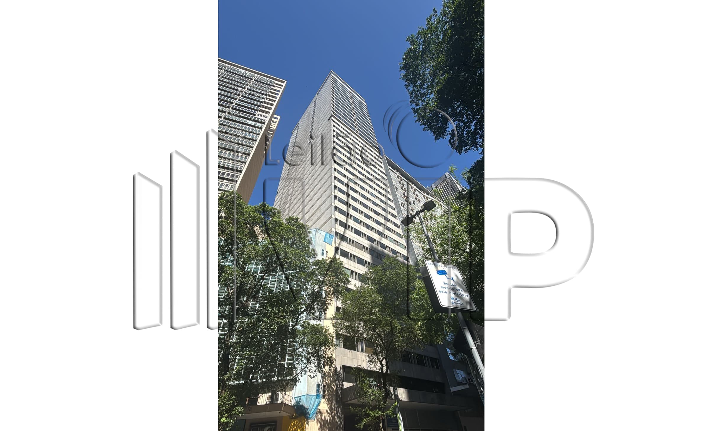Foto 2 de 18: Comercial em leilão em Rio De Janeiro - RJ, bairro Centro — LOTE 10: Loja com 2.069,55m² - Centro RIO DE JANEIRO RJ