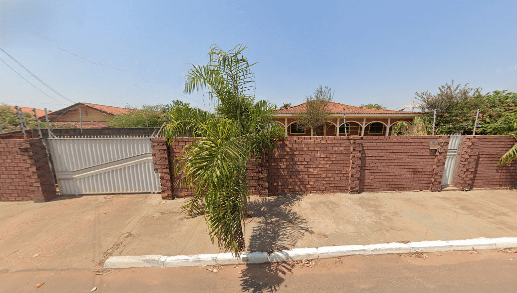 Casa em leilão em Barra Do Bugres - MT — LOTE 18: Casa com 249,53 m² - Maracanã