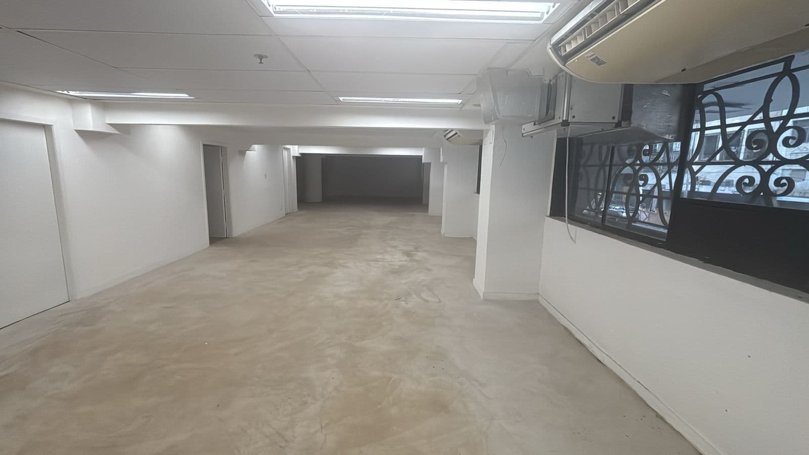 Foto 12 de 36: Comercial em leilão em Rio De Janeiro - RJ, bairro Centro — LOTE 12: Conjunto Comercial com 2.140,00 m² - Centro RIO DE JANEIRO RJ