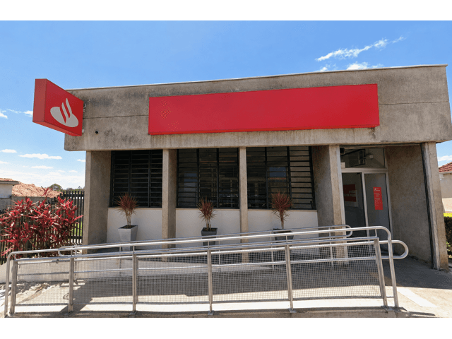 Foto 1 de 4: Comercial em leilão em Bofete - SP, bairro Centro — LOTE 12: Imóvel Comercial com 770,00 m² de terr. - Centro BOFETE SP