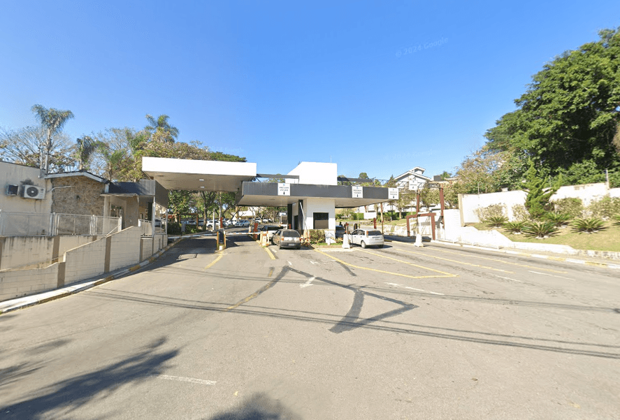 Casa em leilão em Mogi Das Cruzes - SP — LOTE 2: Direitos sobre casa com 300 m² - Itapeti - (02)