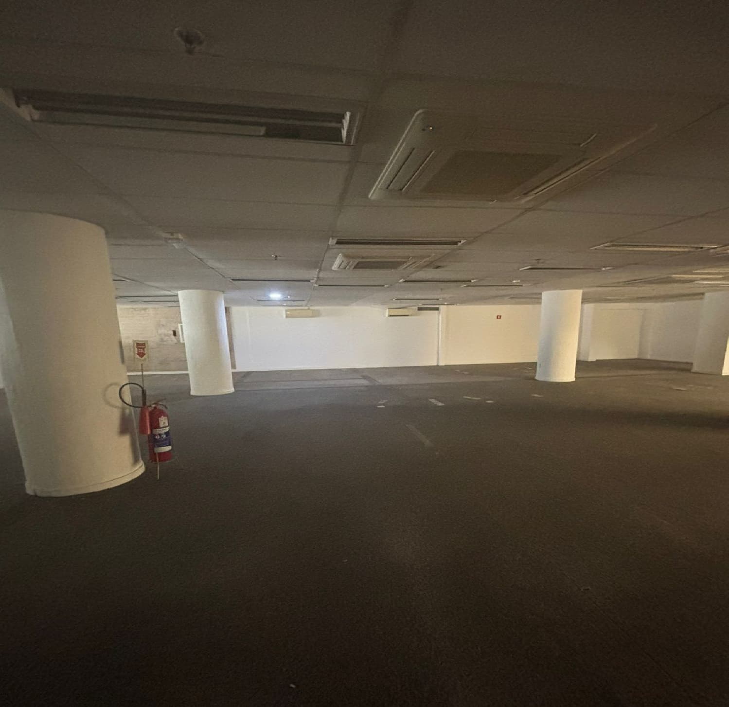 Foto 14 de 15: Comercial em leilão em Rio De Janeiro - RJ, bairro Centro — LOTE 11: Imóvel Comercial com 1.361,00 m² - Centro RIO DE JANEIRO RJ