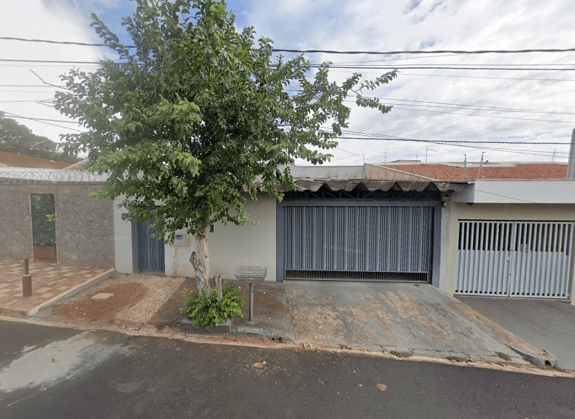 Casa em leilão em Ribeirão Preto - SP — LOTE 8: Casa com 208 m² - Independência