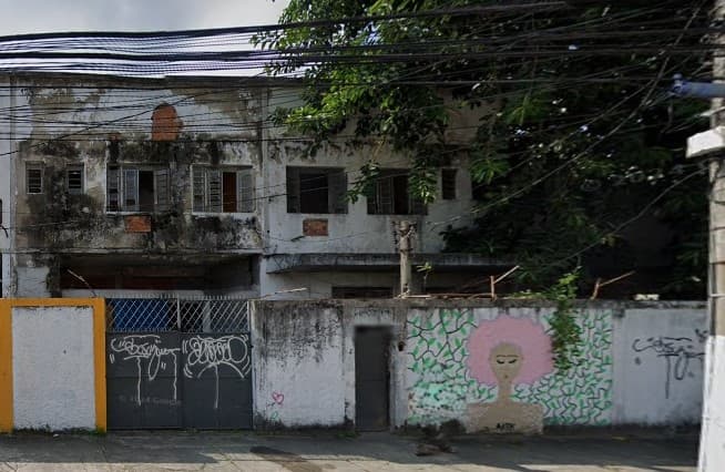 Comercial em leilão em Rio De Janeiro - RJ — LOTE 1: Direitos sobre um galpão - Cordovil - (02)