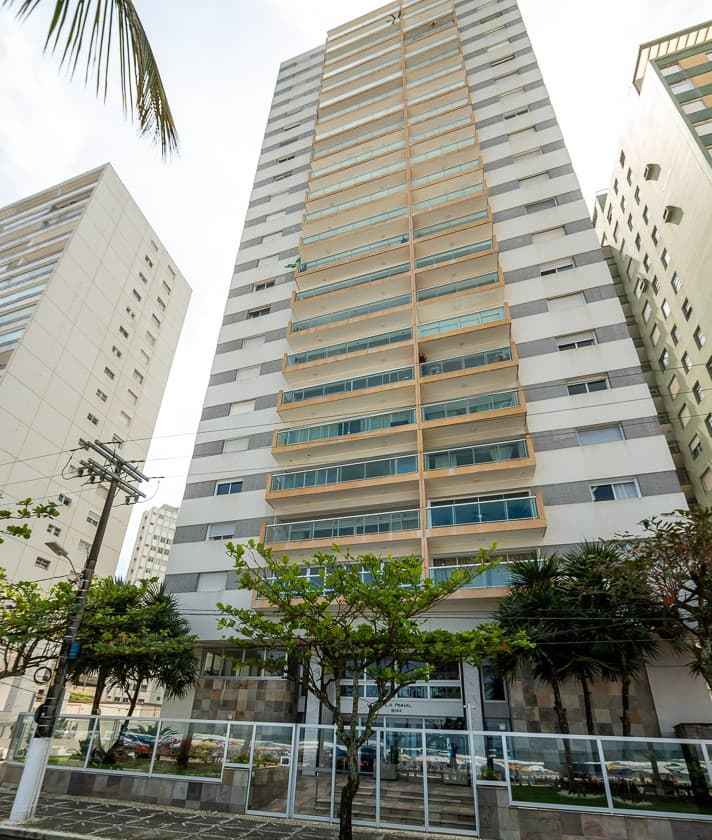 Apartamento em leilão em Guarujá - SP — LOTE 9: Apartamento com 161,20 m² - Pitangueiras