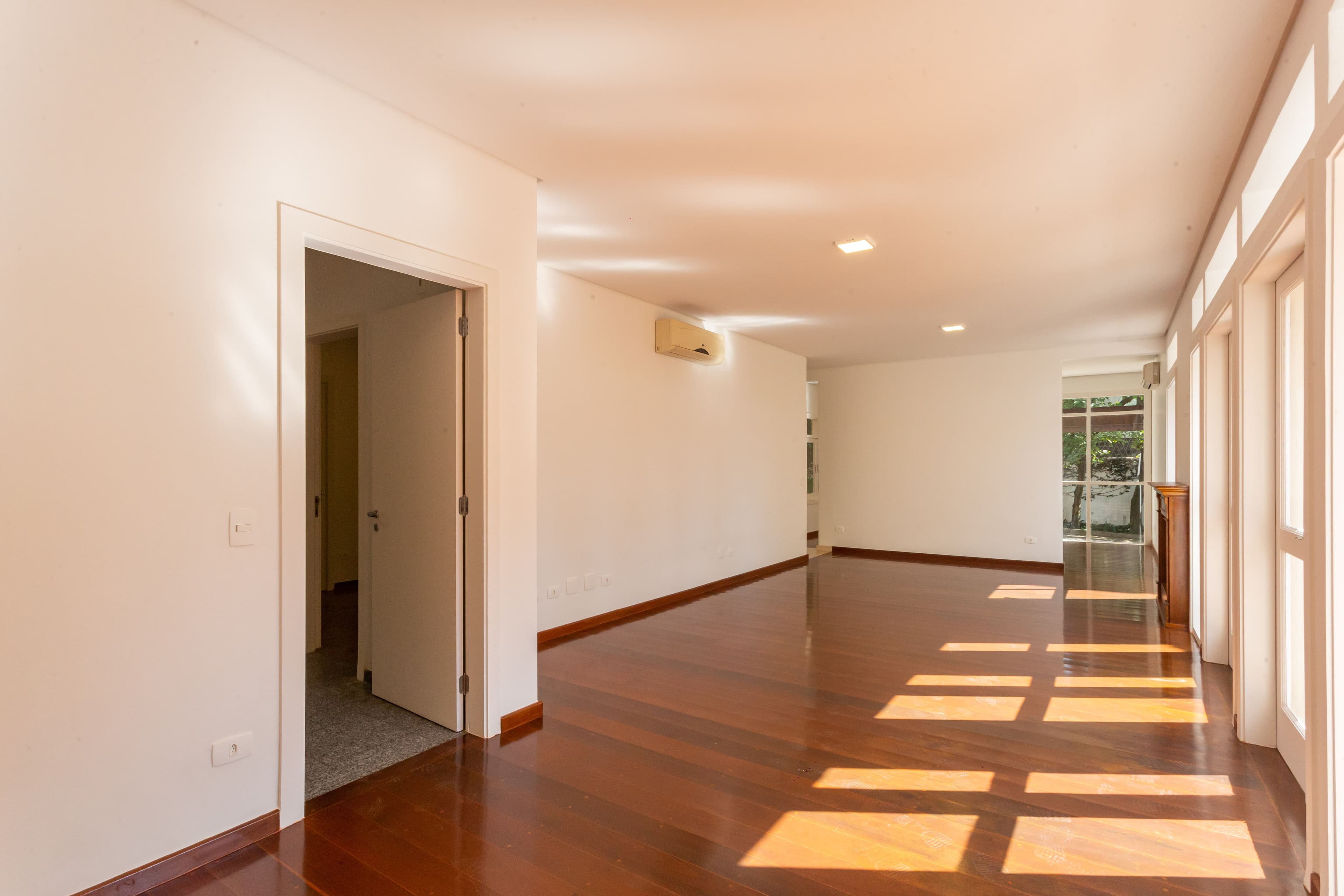 Foto 10 de 58: Casa em leilão em São Paulo - SP — LOTE 1: Casa Alto Padrão com 465,00 m² - Morumbi SÃO PAULO SP