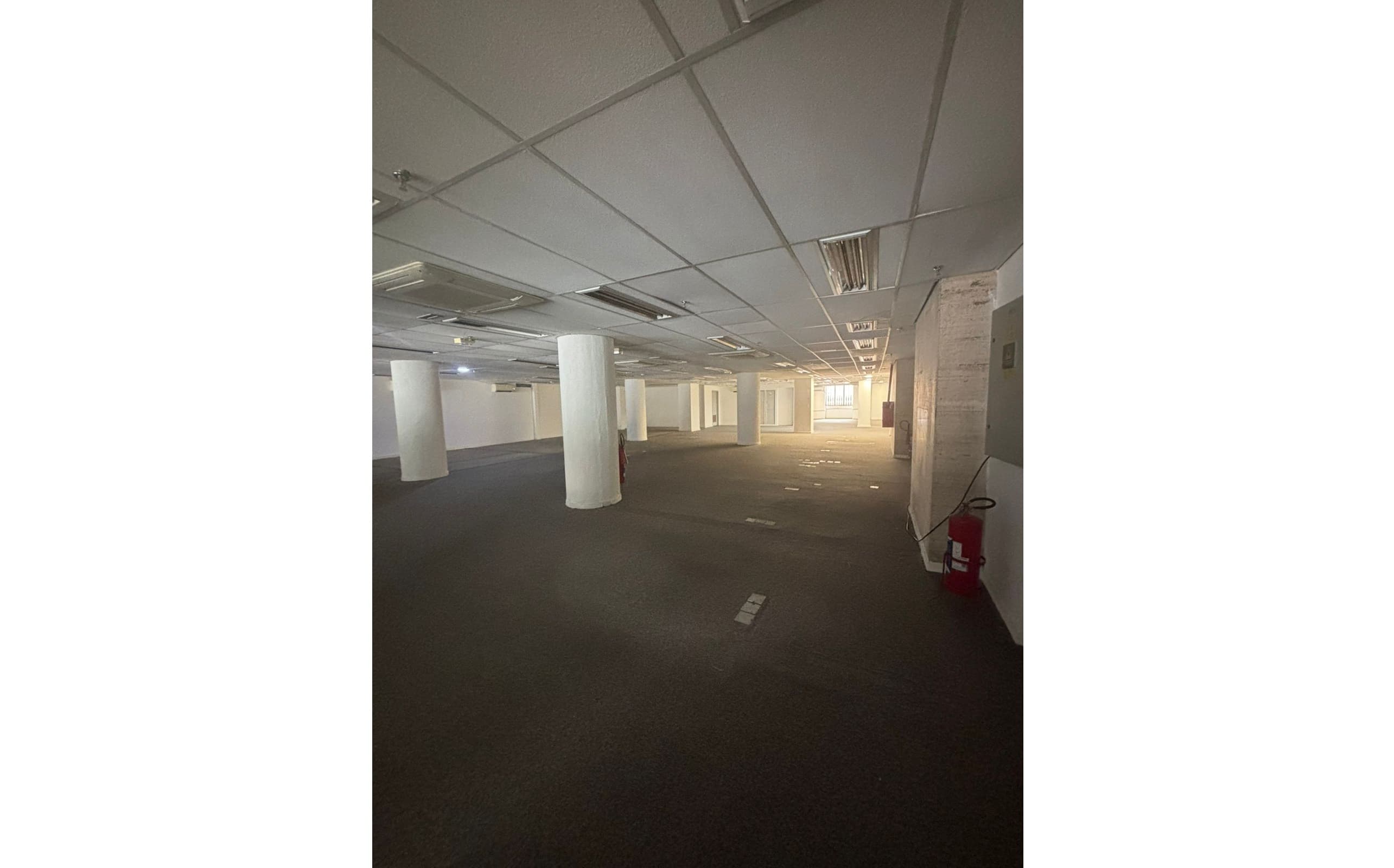 Foto 13 de 15: Comercial em leilão em Rio De Janeiro - RJ, bairro Centro — LOTE 11: Imóvel Comercial com 1.361,00 m² - Centro RIO DE JANEIRO RJ