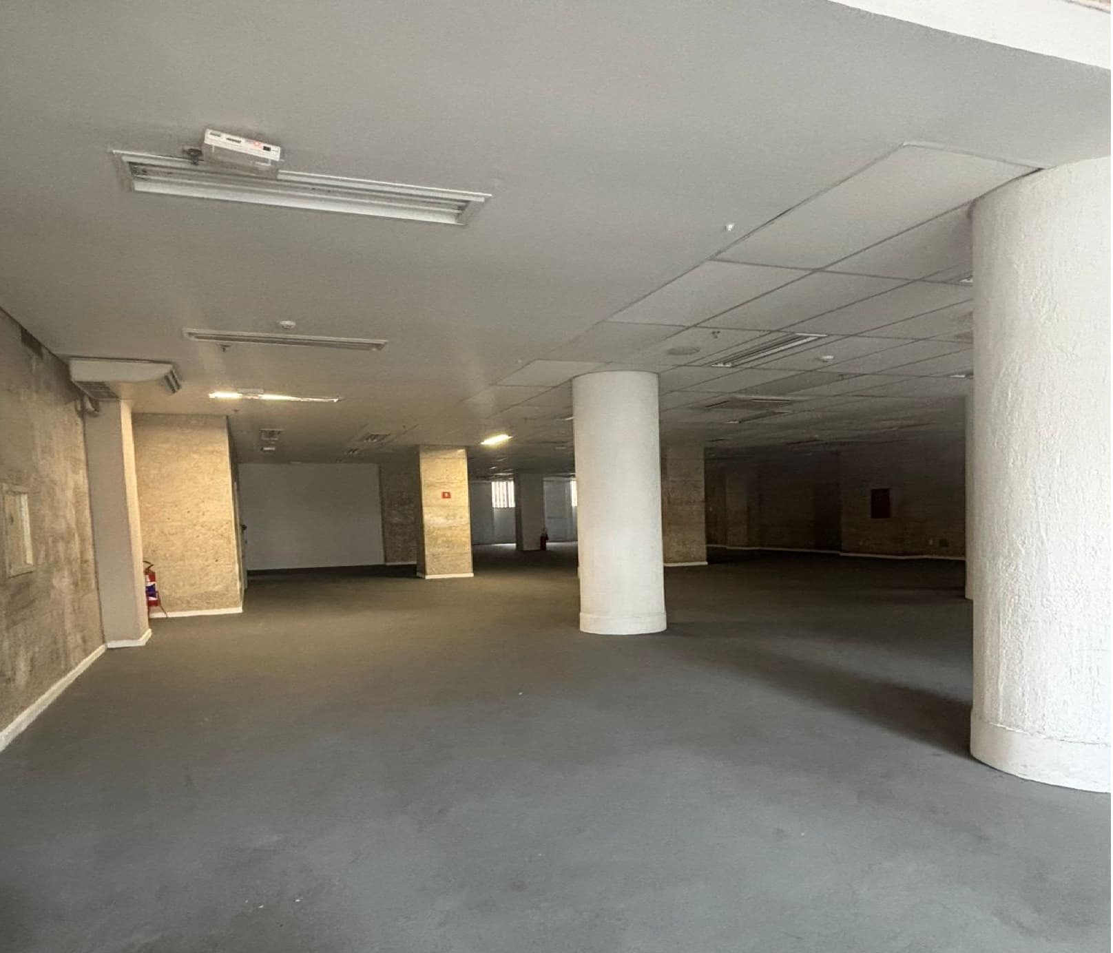 Foto 6 de 15: Comercial em leilão em Rio De Janeiro - RJ, bairro Centro — LOTE 11: Imóvel Comercial com 1.361,00 m² - Centro RIO DE JANEIRO RJ