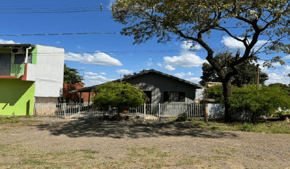 Casa em leilão em Alto Paraná - PR, bairro Centro — LOTE 15: Casa com 128,78m² - Centro ALTO PARANÁ PR