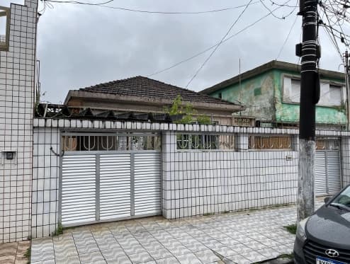 Foto 1 de 4: Casa em leilão em Santos - SP — LOTE 1: Casa com 250 m² - Santa Maria