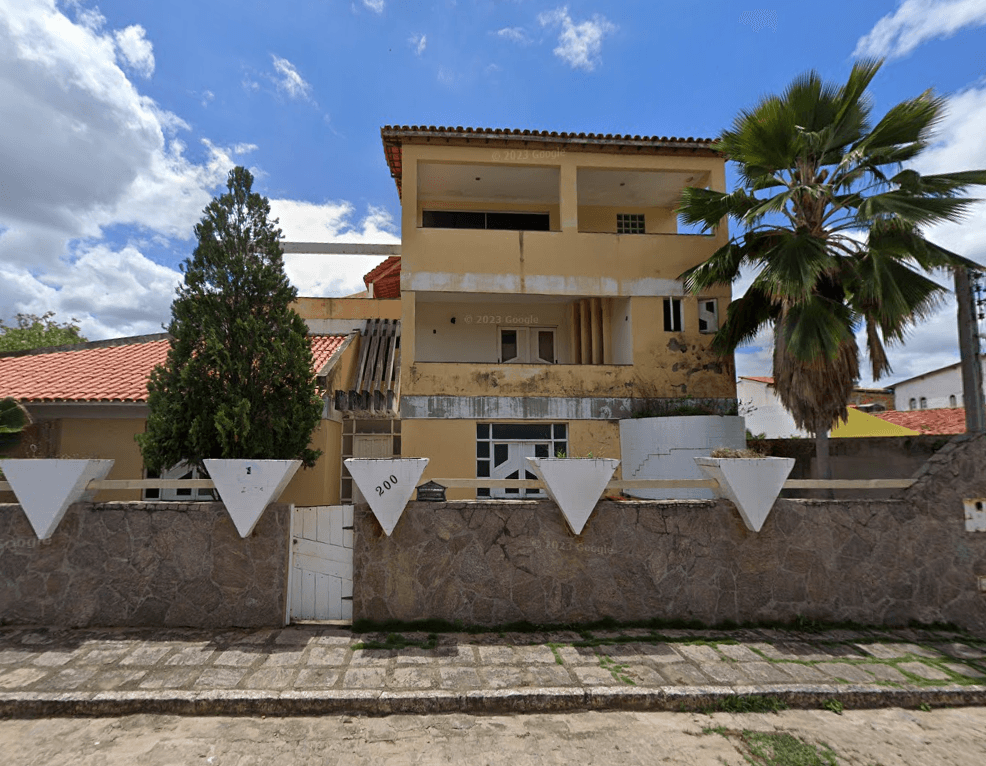 Casa em leilão em Ruy Barbosa - BA — LOTE 7: Casa com 549,90 m² - Centro