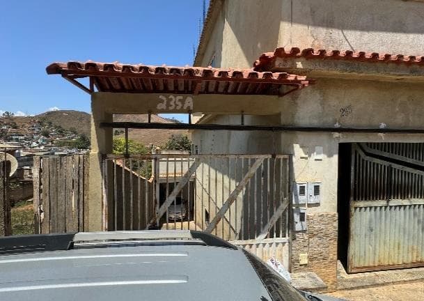Foto 1 de 3: Casa em leilão em Fervedouro - MG — LOTE 11: Casa com 168,12 m² - Centro