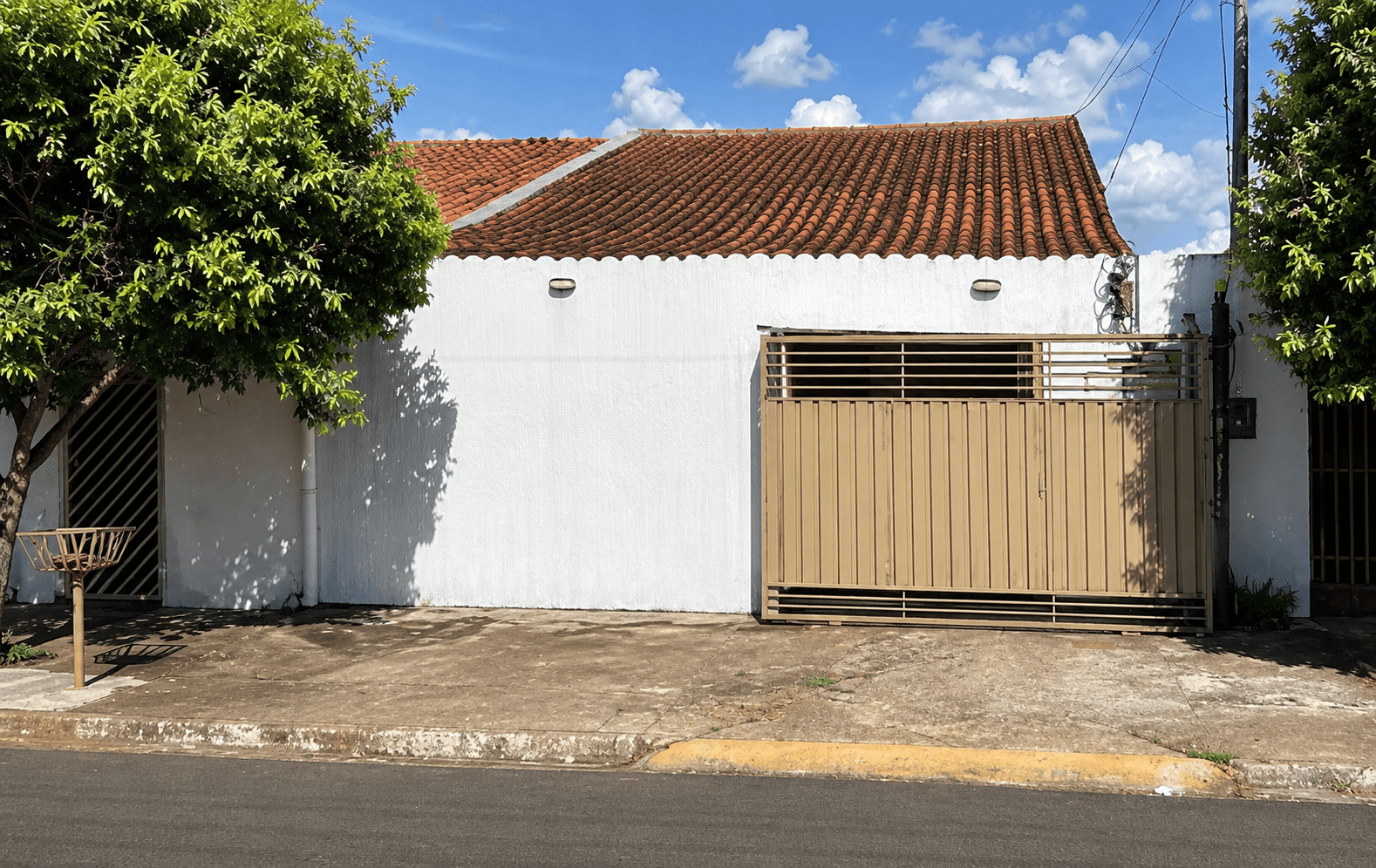 Casa em leilão em Costa Rica - MS, bairro Centro — LOTE 12: Casa com 79,38 m² - Centro - (02) COSTA RICA MS