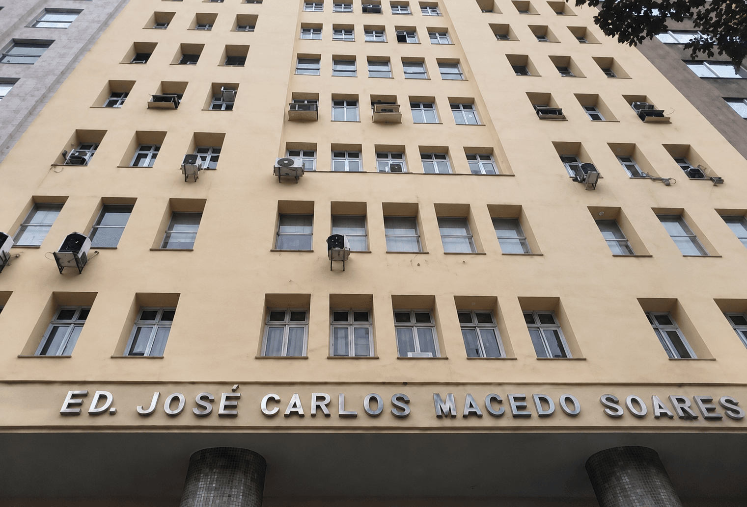 Foto 1 de 6: Comercial em leilão em Rio De Janeiro - RJ, bairro Centro — LOTE 12: 18 Salas Comerciais com 433,00 m² - Centro RIO DE JANEIRO RJ