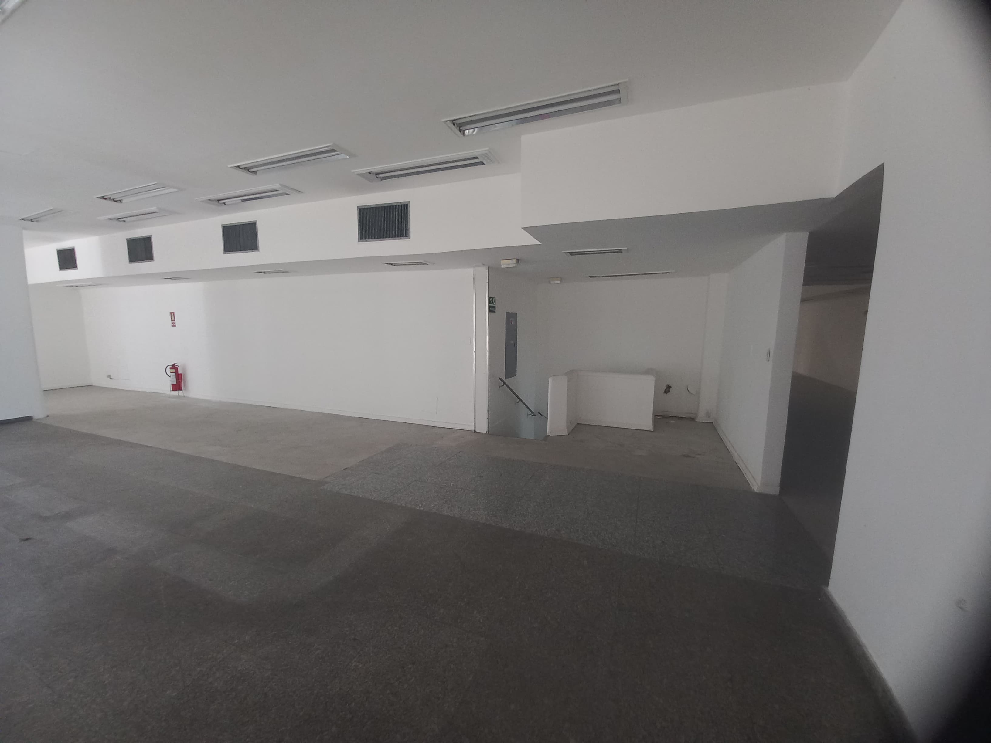 Foto 12 de 17: Comercial em leilão em Rio De Janeiro - RJ, bairro Centro — LOTE 13: Loja (térreo e subsolo) com 862,69 m² - Centro RIO DE JANEIRO RJ
