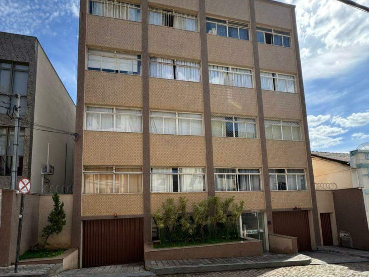 Foto 2 de 3: Apartamento em leilão em Ponte Nova - MG, bairro Centro — LOTE 23: Apartamento com 138,58 m² - Centro PONTE NOVA MG