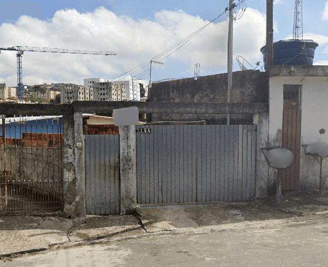 Terreno em leilão em Cotia - SP, bairro Jardim Arco-íris — LOTE 1: Direitos|Terreno com 243,42m² + Construções - JD. Arco-Íris - (02) COTIA SP