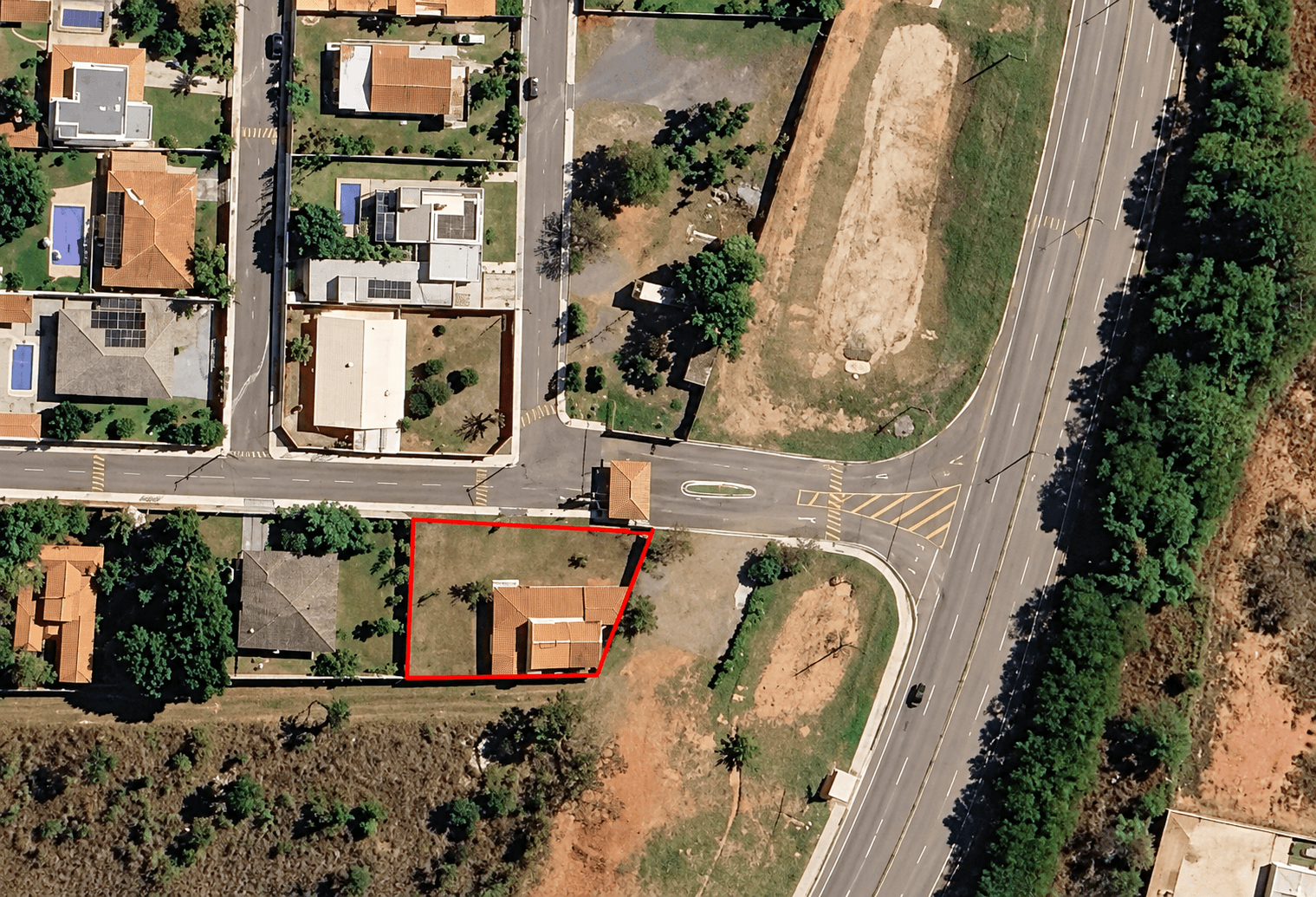 Foto 2 de 2: Casa em leilão em Brasília - DF, bairro Tororó — LOTE 1: Casa com 666,65m² de área de terreno - SHTO BRASÍLIA DF