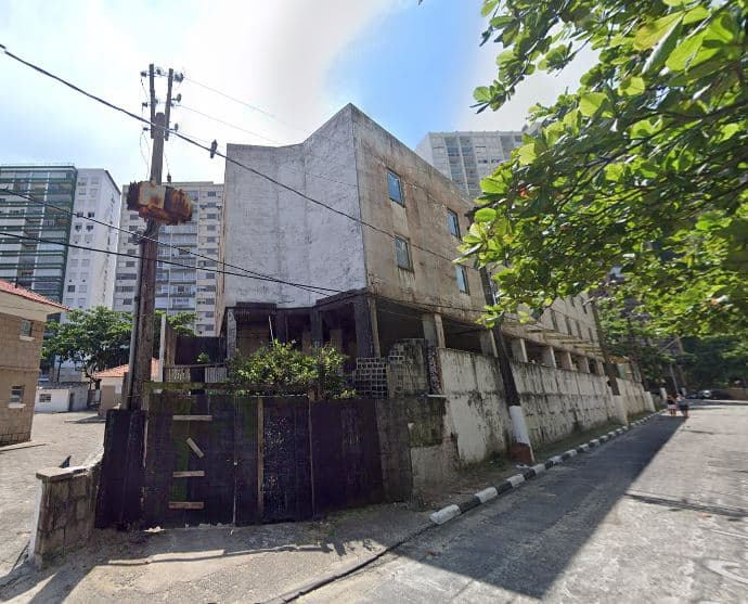 Foto 4 de 6: Terreno em leilão em Guarujá - SP — LOTE 102: Terreno com 1.254,90m² - Centro