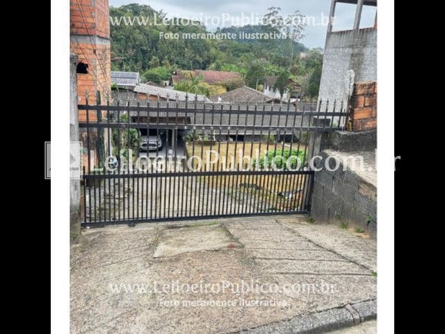 Foto 2 de 9: Casa em leilão em Blumenau - SC, bairro Itoupavazinha — BLUMENAU (SC): TERRENO 360,00 m²