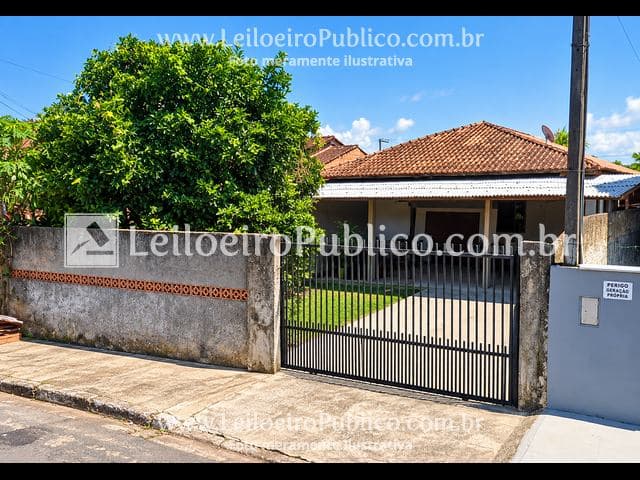 Foto 1 de 8: Casa em leilão em Joinville - SC, bairro Jardim Iririú — JOINVILLE (SC): DIREITOS POSSESSÓRIOS 390,00 m²