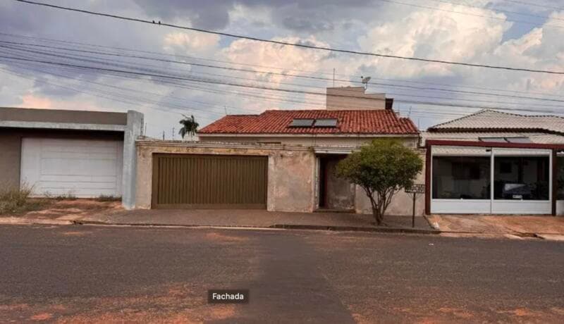 Foto 1 de 3: Casa em leilão em Araguari - MG, bairro Sibipiruna — IMÓVEIS URBANOS — LOTE Nº 680