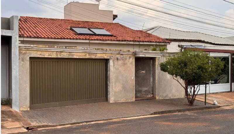Foto 3 de 3: Casa em leilão em Araguari - MG, bairro Sibipiruna — IMÓVEIS URBANOS — LOTE Nº 680