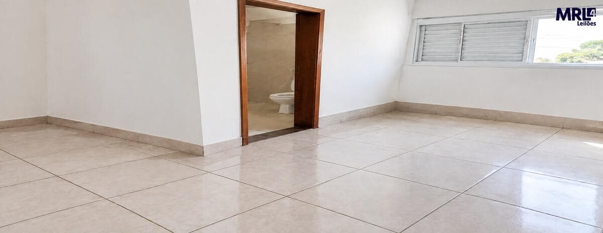 Foto 1 de 6: Casa em leilão em Brasília - DF, bairro Jardim Botânico — IMÓVEIS URBANOS — LOTE Nº 001