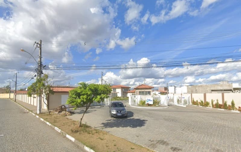 Foto 1 de 2: Casa em leilão em Feira De Santana - BA — LOTE 027 [1555529645305] CASA 45,8M² COND. AZUL VILLE PAPAGAIO - FEIRA DE SANTANA/BA