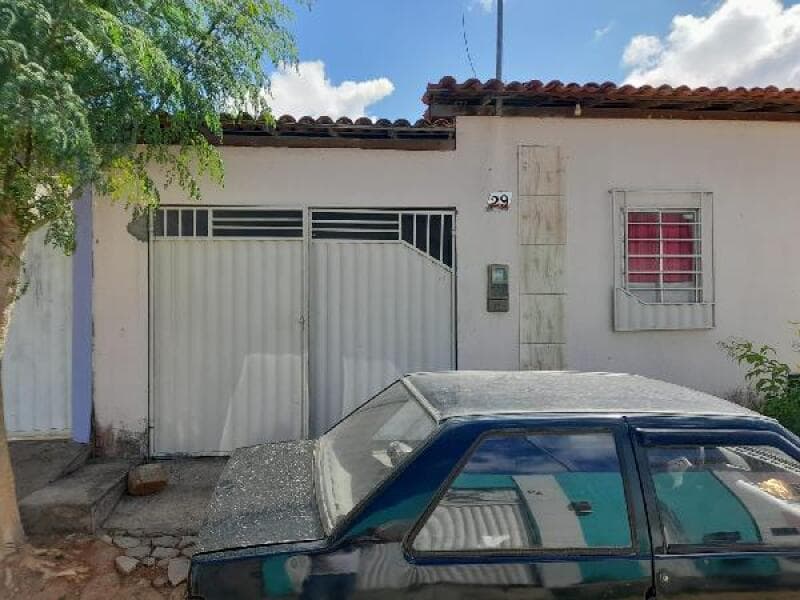 Casa em leilão em Iaçu - BA — LOTE 033 [8444413968422] CASA 50,9M² - IAÇU/BA