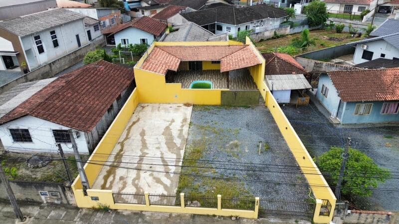 Foto 1 de 4: Terreno em leilão em Joinville - SC, bairro Itaum — LOTE 003 [1.263] TERRENO DE 532M² COM BENFEITORIAS EM JOINVILLE/SC