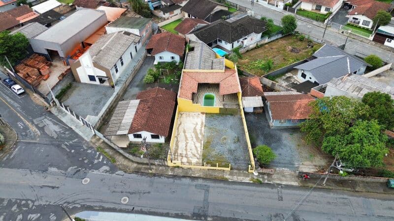 Foto 2 de 4: Terreno em leilão em Joinville - SC, bairro Itaum — LOTE 003 [1.263] TERRENO DE 532M² COM BENFEITORIAS EM JOINVILLE/SC