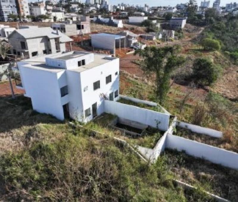 Foto 4 de 9: Terreno em leilão em Pinhalzinho - SC, bairro Bela Vista — LOTE 004 [26.377] LOTE URBANO DE 396,00M² EM PINHALZINHO/SC