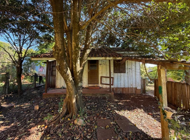 Foto 1 de 3: Terreno em leilão em Tapera - RS — LOTE 001 TERRENO URBANO, COM A ÁREA SUPERFICIAL DE 1.584,00M², COM BENFEITORIAS, SITUADO NA RUA ADEL