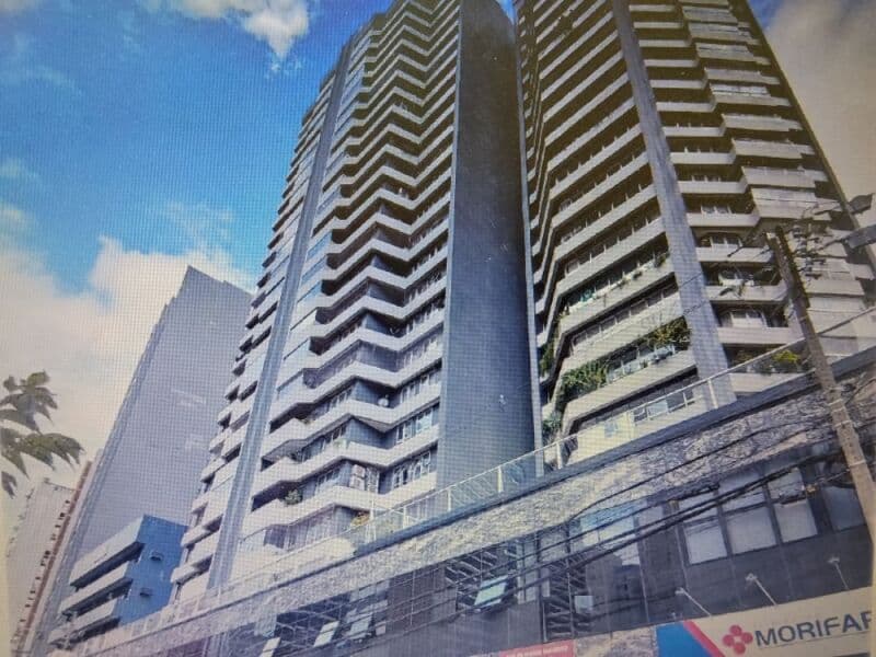 Apartamento em leilão em Curitiba - PR, bairro Água Verde — LOTE 001 CENTRO - APARTAMENTO nº 702 e VAGA DE GARAGEM nº 02, do 9º pavimento do EDIFÍCIO DIEGO RIVE