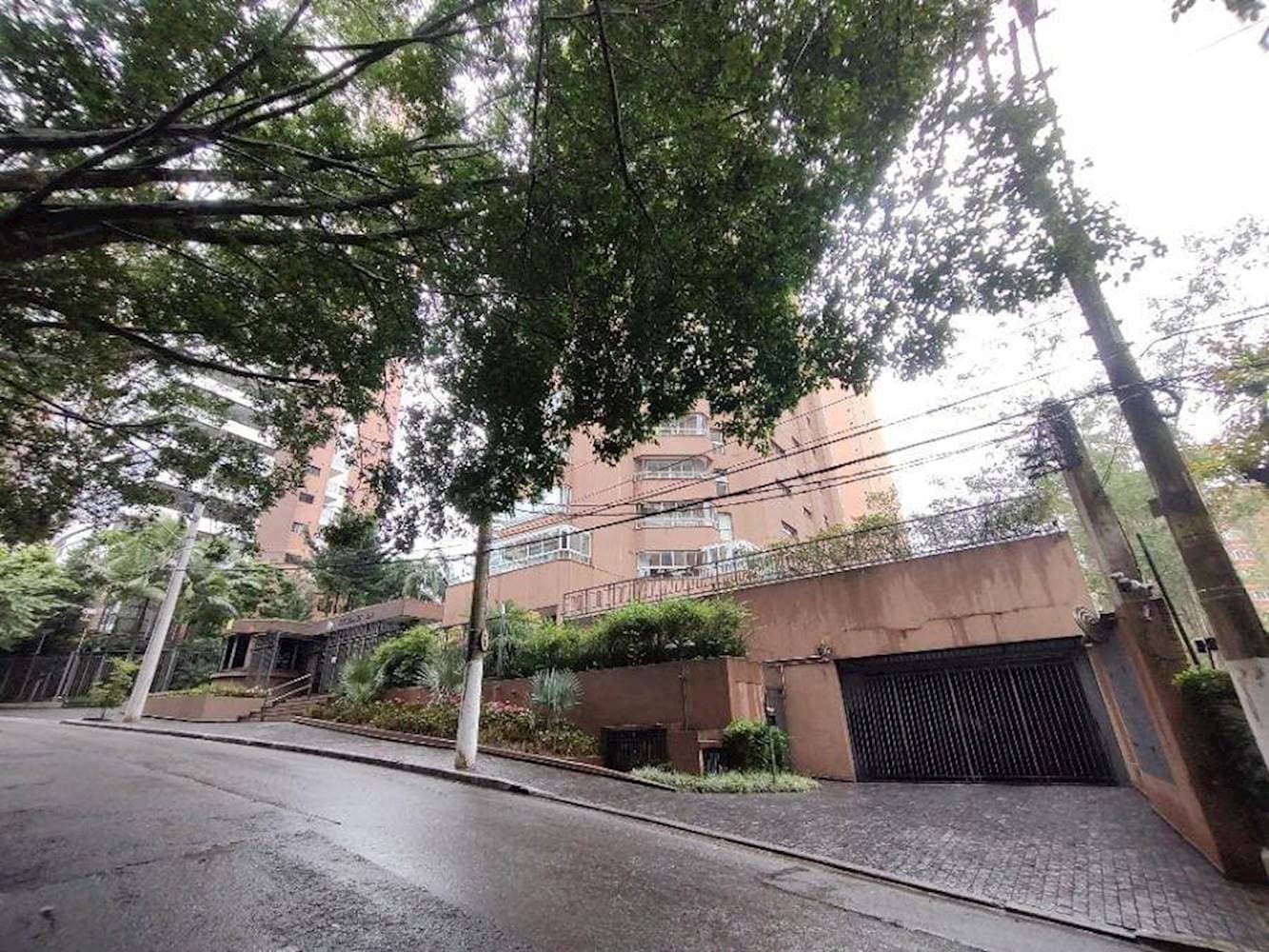 Apartamento em leilão em São Paulo - SP — Apartamento no "Ed. The Summit" - Morumbi - São Paulo/SP