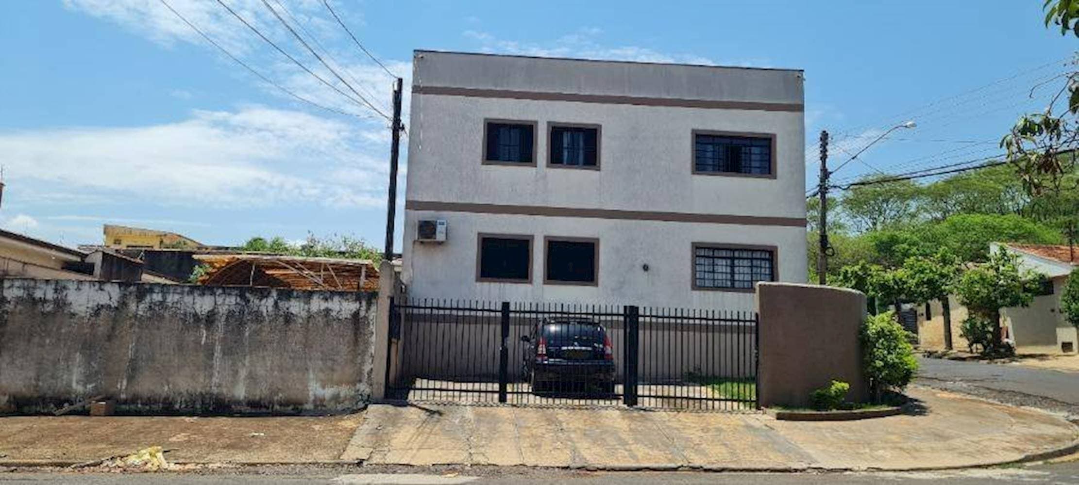 Apartamento em leilão em Ribeirão Preto - SP — Apartamento no "Cond. Ed. Nazaré" - Jardim Anhanguera - Ribeirão Preto/SP