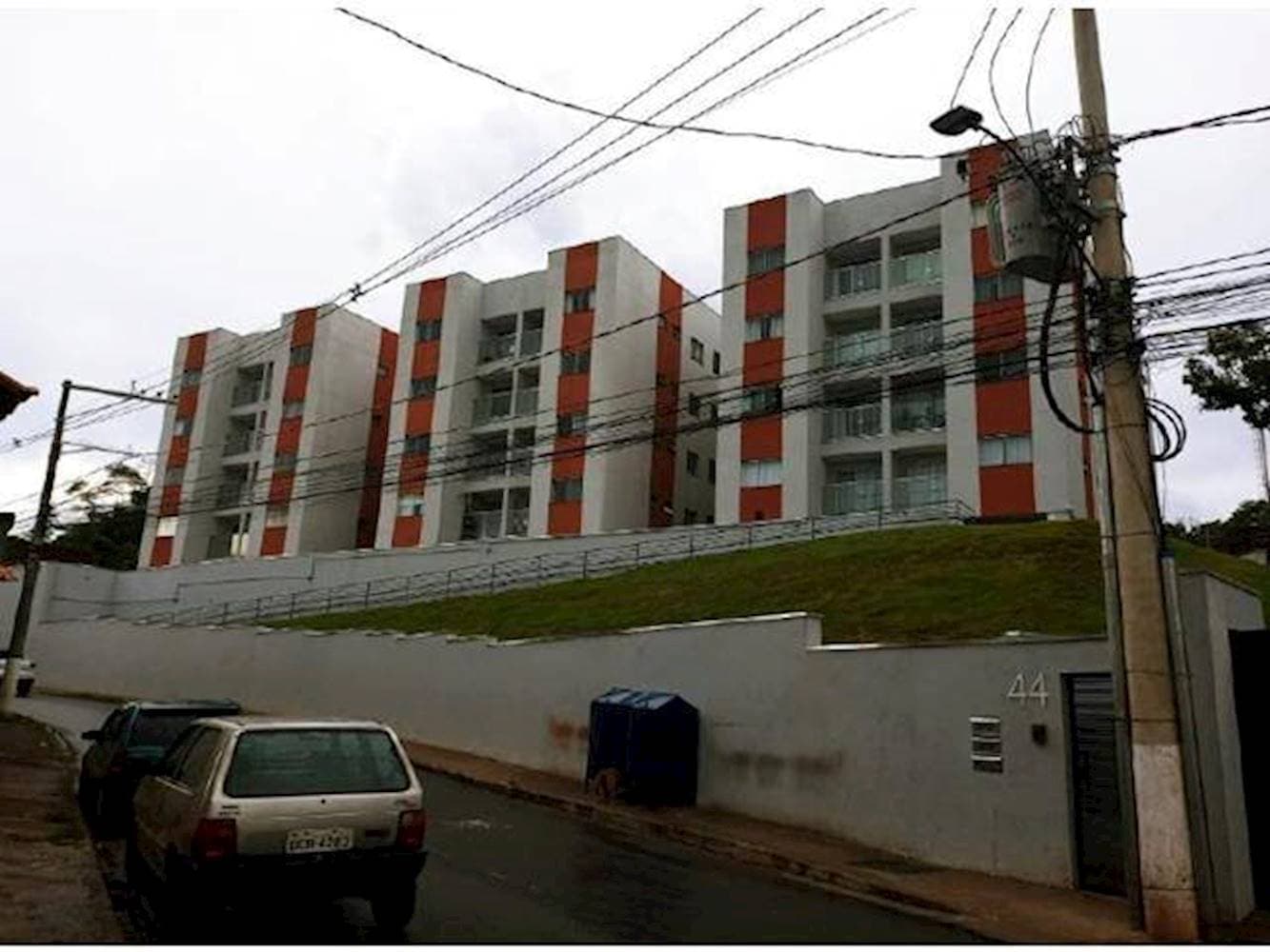 Apartamento em leilão em Lavras - MG — Apartamento na Aquenta Sol em Lavras/MG