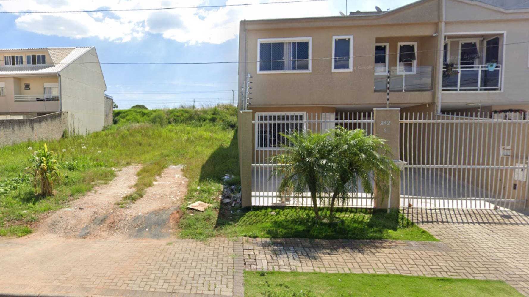 Casa em leilão em Curitiba - PR — Sobrado na Cidade Industrial em Curitiba/PR