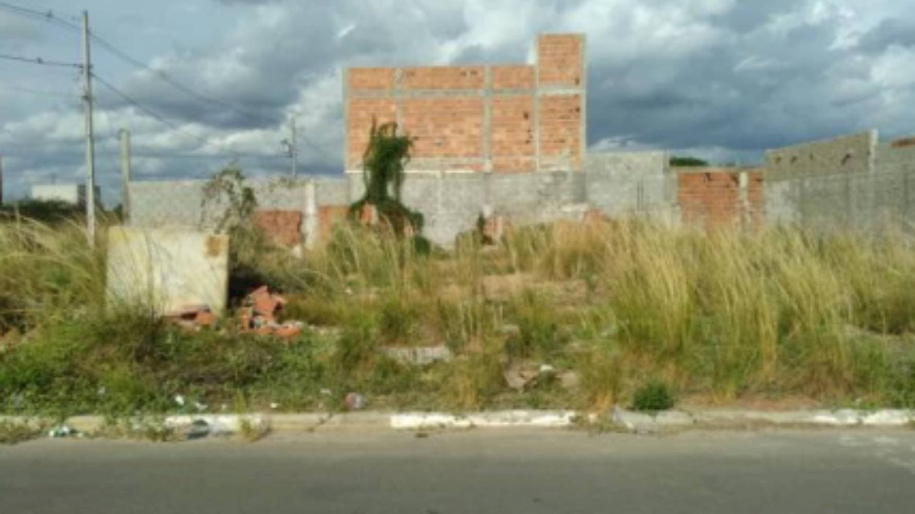 Terreno em leilão em Feira de Santana - BA — Terreno no Loteamento Veredas Feira de Santana em Feira de Santana/BA