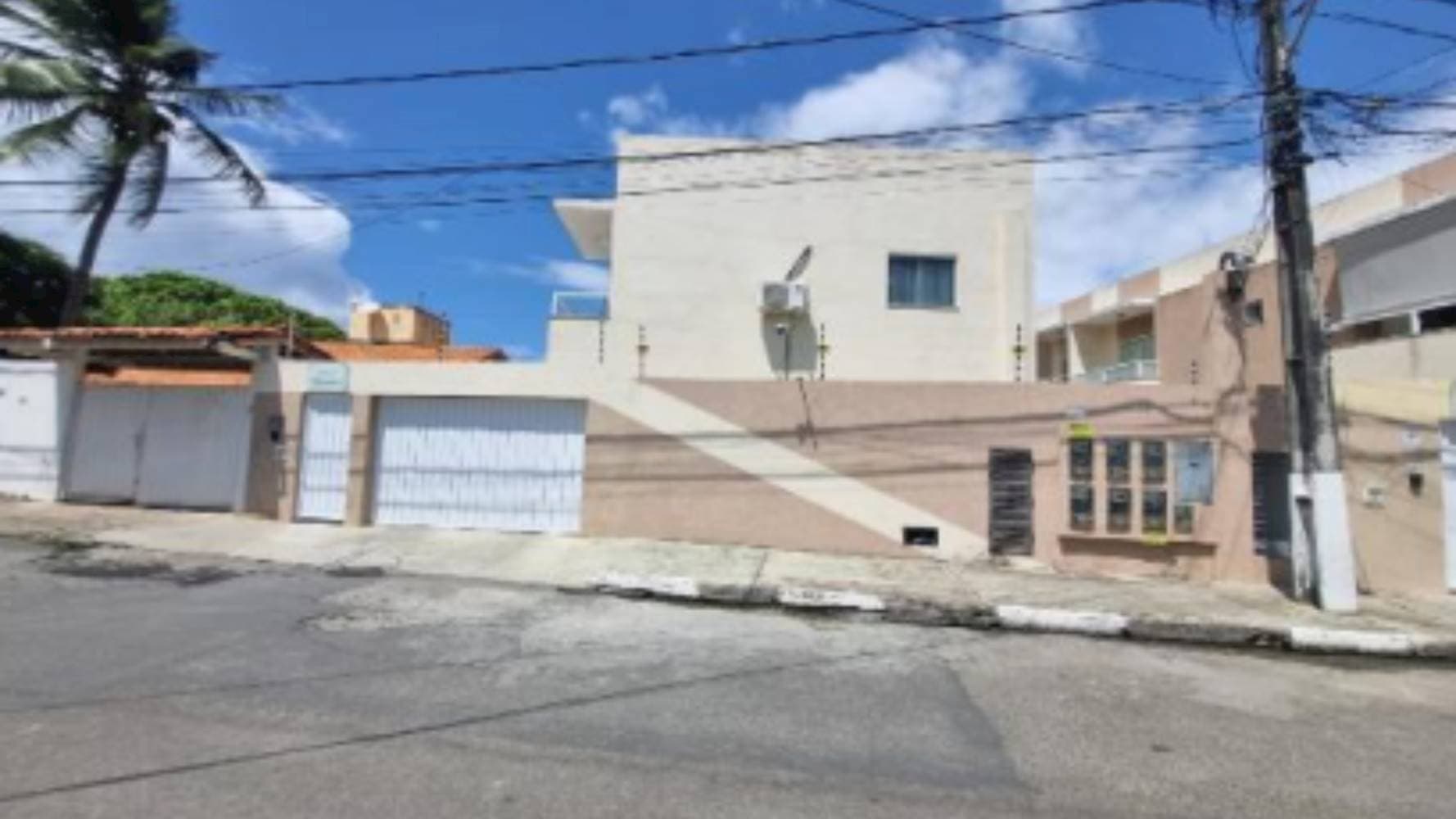 Casa em leilão em Lauro de Freitas - BA — Casa no " Residencial Brisamar II " - Ipitanga - Lauro de Freitas/BA