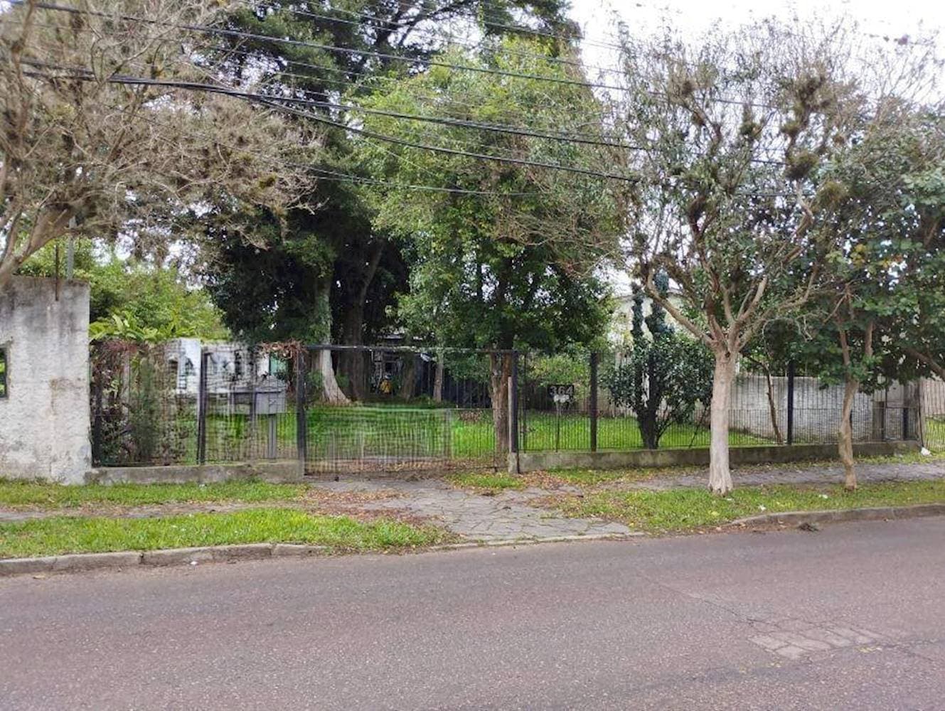 Casa em leilão em Porto Alegre - RS — Casa em Cavalhada - Porto Alegre/RS
