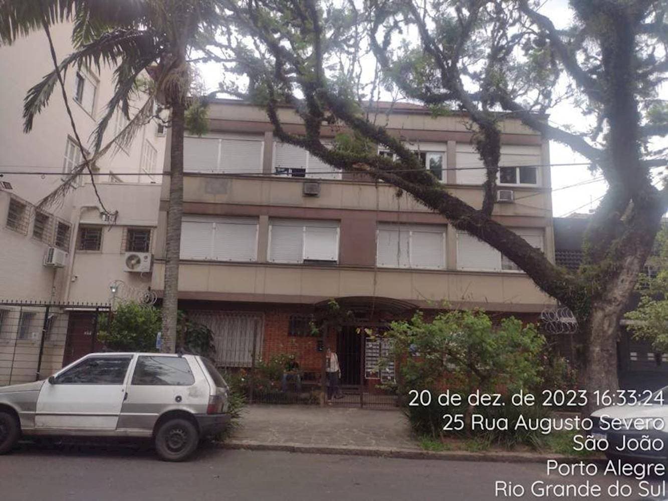 Apartamento em leilão em Porto Alegre - RS — Apartamento no "Edifício Ione Jaqueline" - São João - Porto Alegre/RS