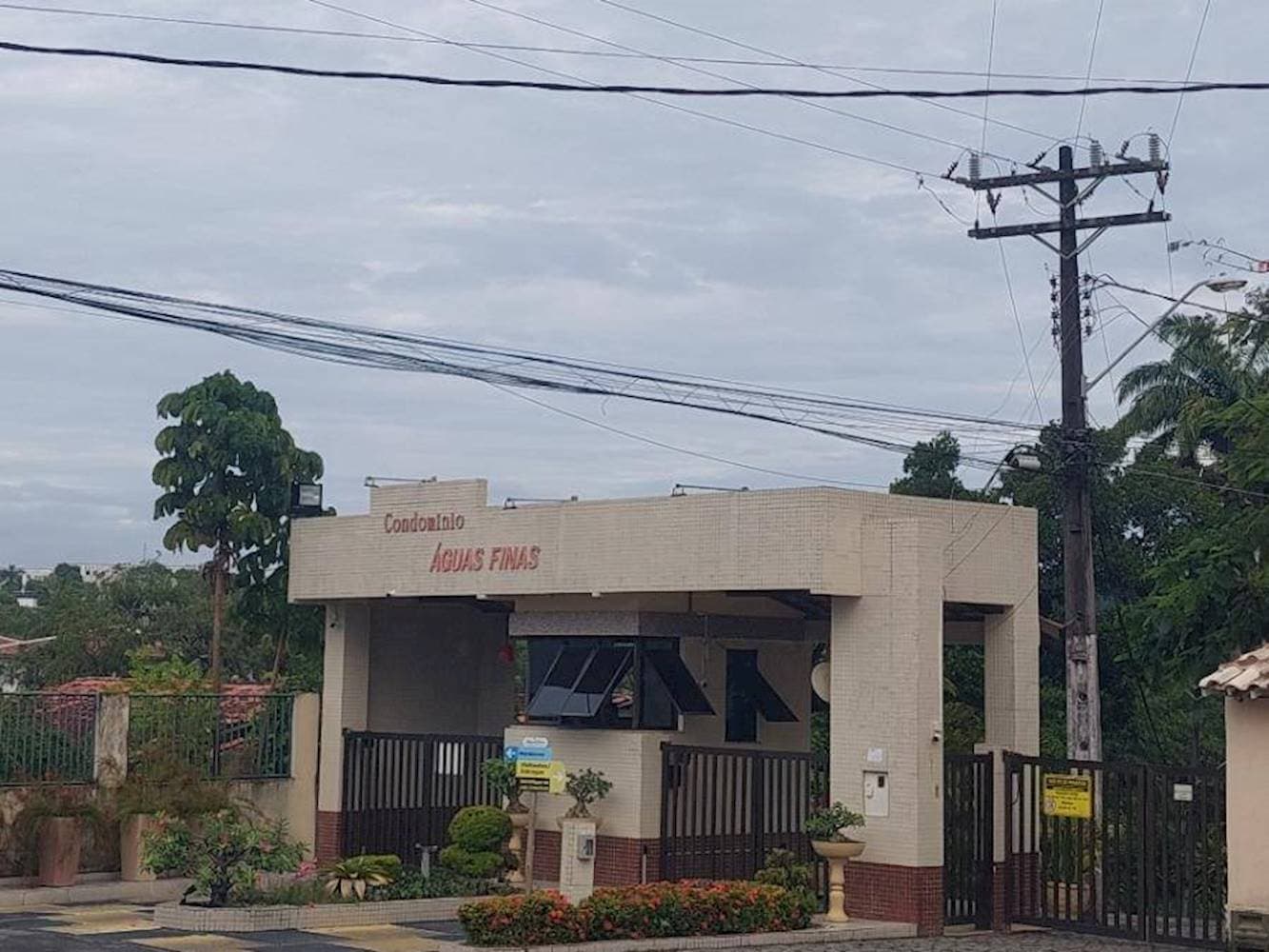 Casa em leilão em Lauro de Freitas - BA — Casa no "Condomínio Águas Finas" - Caji - Lauro de Freitas/BA