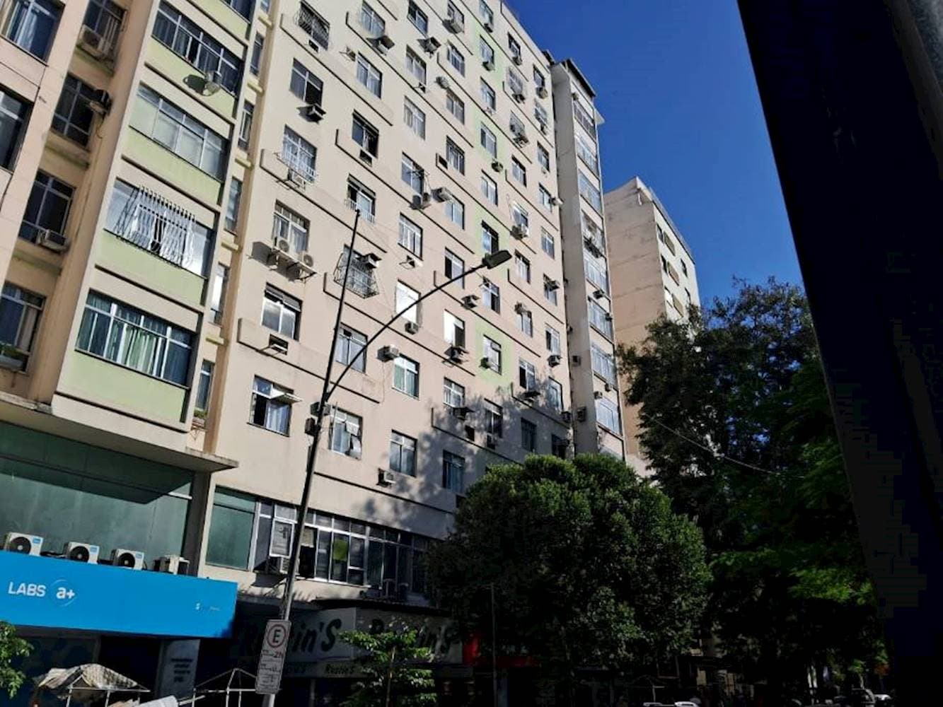 Foto 1 de 18: Comercial em leilão em Rio de Janeiro - RJ — Loja em Catete - Rio De Janeiro/RJ
