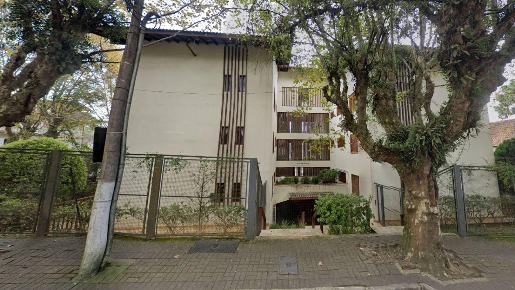 Foto 1 de 5: Apartamento em leilão em Campos do Jordão - SP — Apartamento no "Condomínio Edifício Victor Godinho" - Capivari - Campos do Jordão/SP