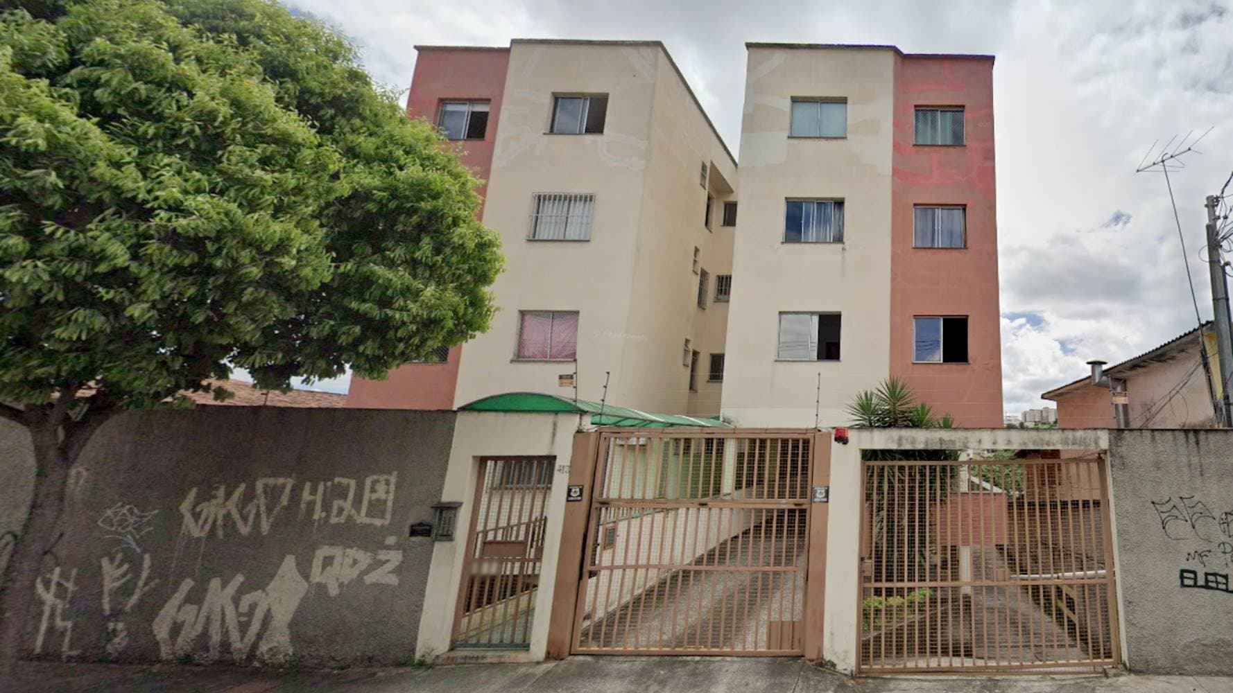 Foto 1 de 5: Apartamento em leilão em Belo Horizonte - MG — Apartamento no "Edifício Esplanada" - Esplanada - Belo Horizonte/MG