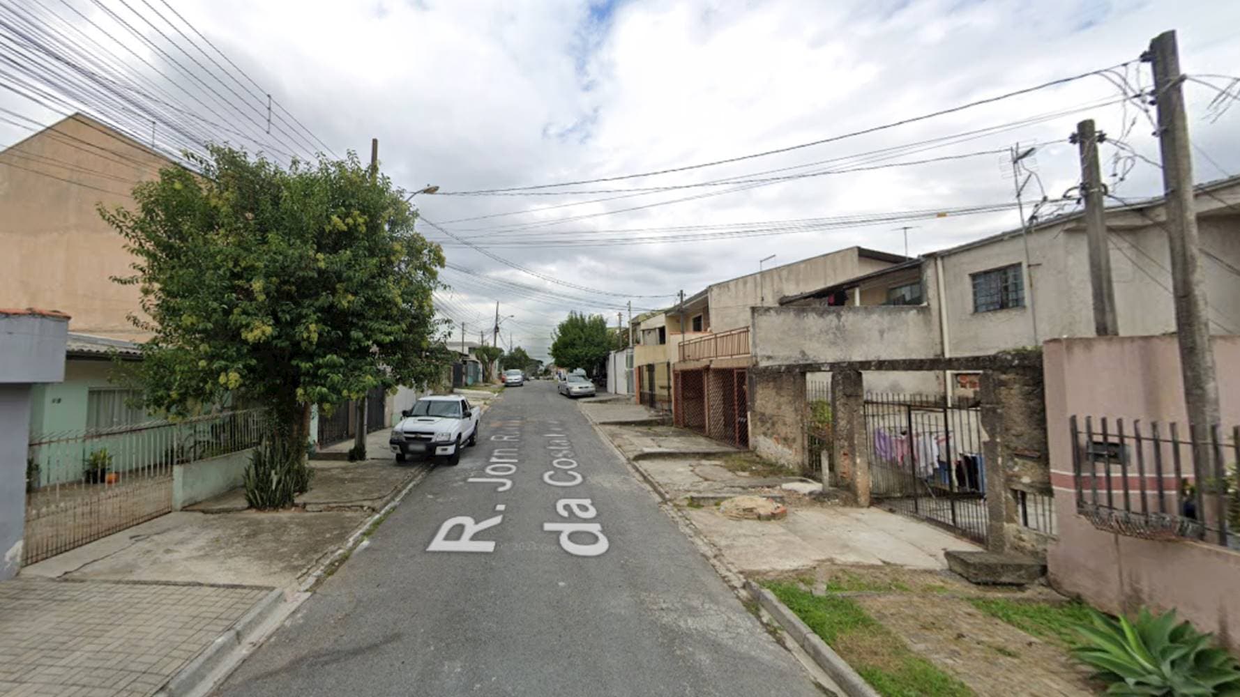 Foto 3 de 5: Casa em leilão em Curitiba - PR — Casa no Pinheirinho em Curitiba/PR