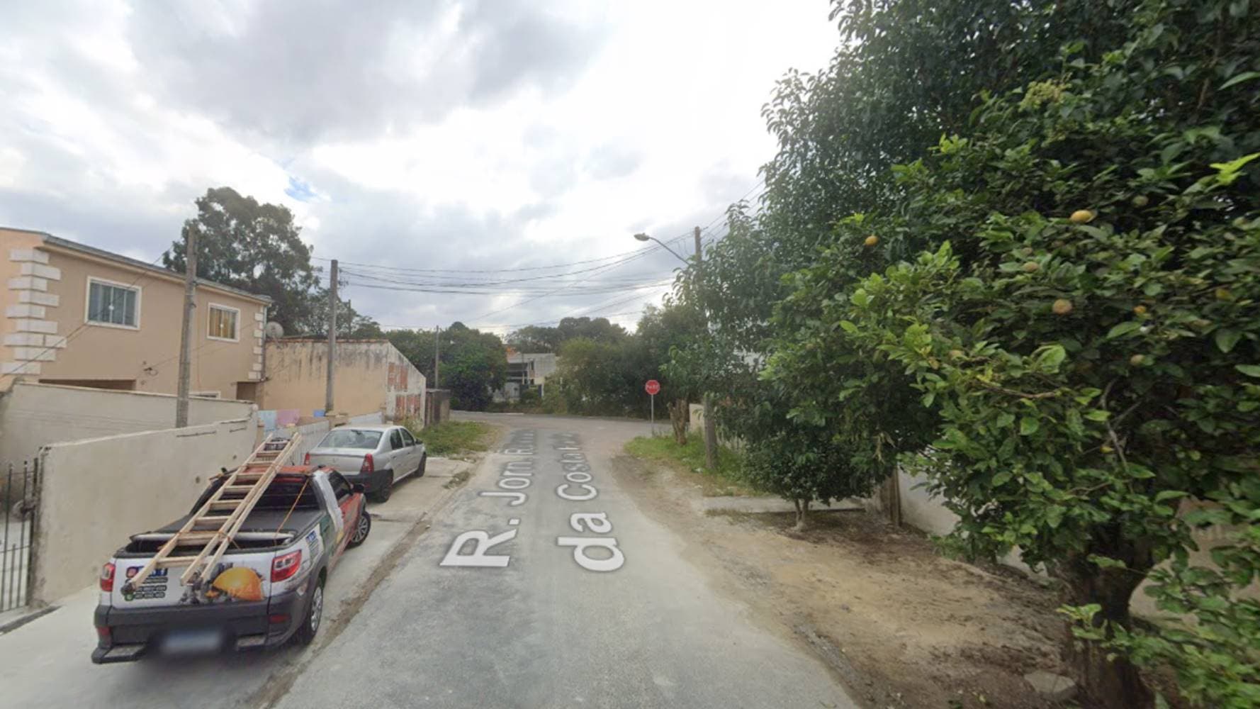 Foto 4 de 5: Casa em leilão em Curitiba - PR — Casa no Pinheirinho em Curitiba/PR
